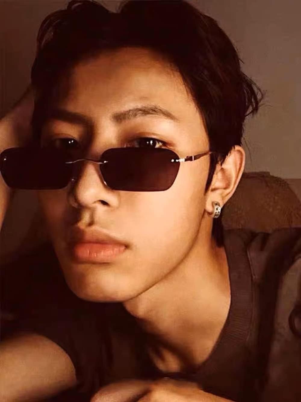商品图片 82 | B0CY2Q4VW1 | FEISEDY Rimless Sunglasses Y2K Retro Small Narrow Rectangle Shades B2643