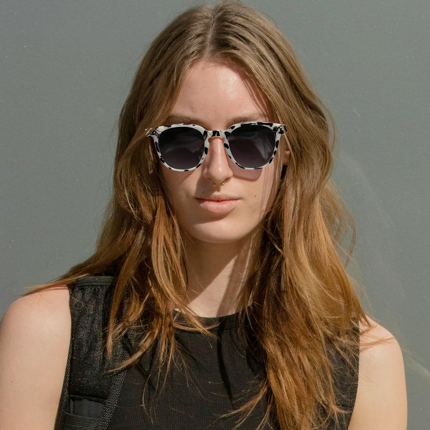 商品图片 27 | B0CCPBD9GS | FEISEDY Classic Polarized Sunglasses Retro Round Sunglasses for Women Men Trendy Shades B0002