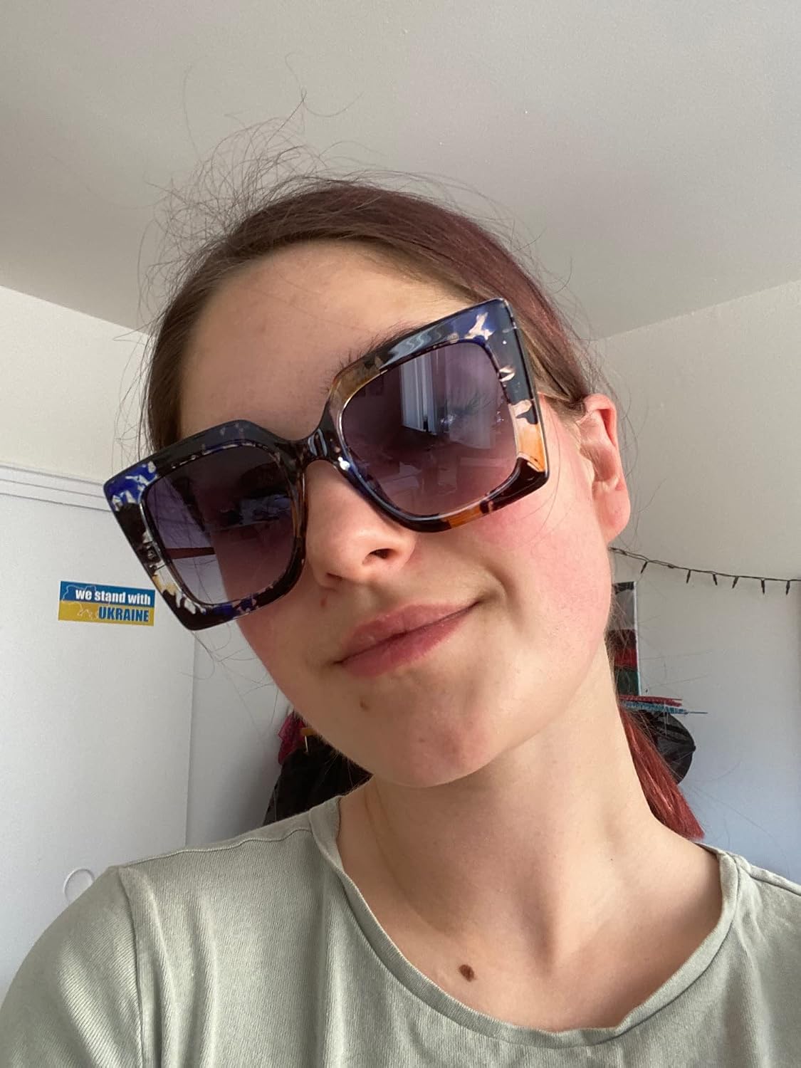 商品图片 103 | B08HVPGJW5 | FEISEDY Sunglasses Womens Trendy, Oversized Square Shades, Pearl Inlay Cat Eye Frame UV400 Protection B2625