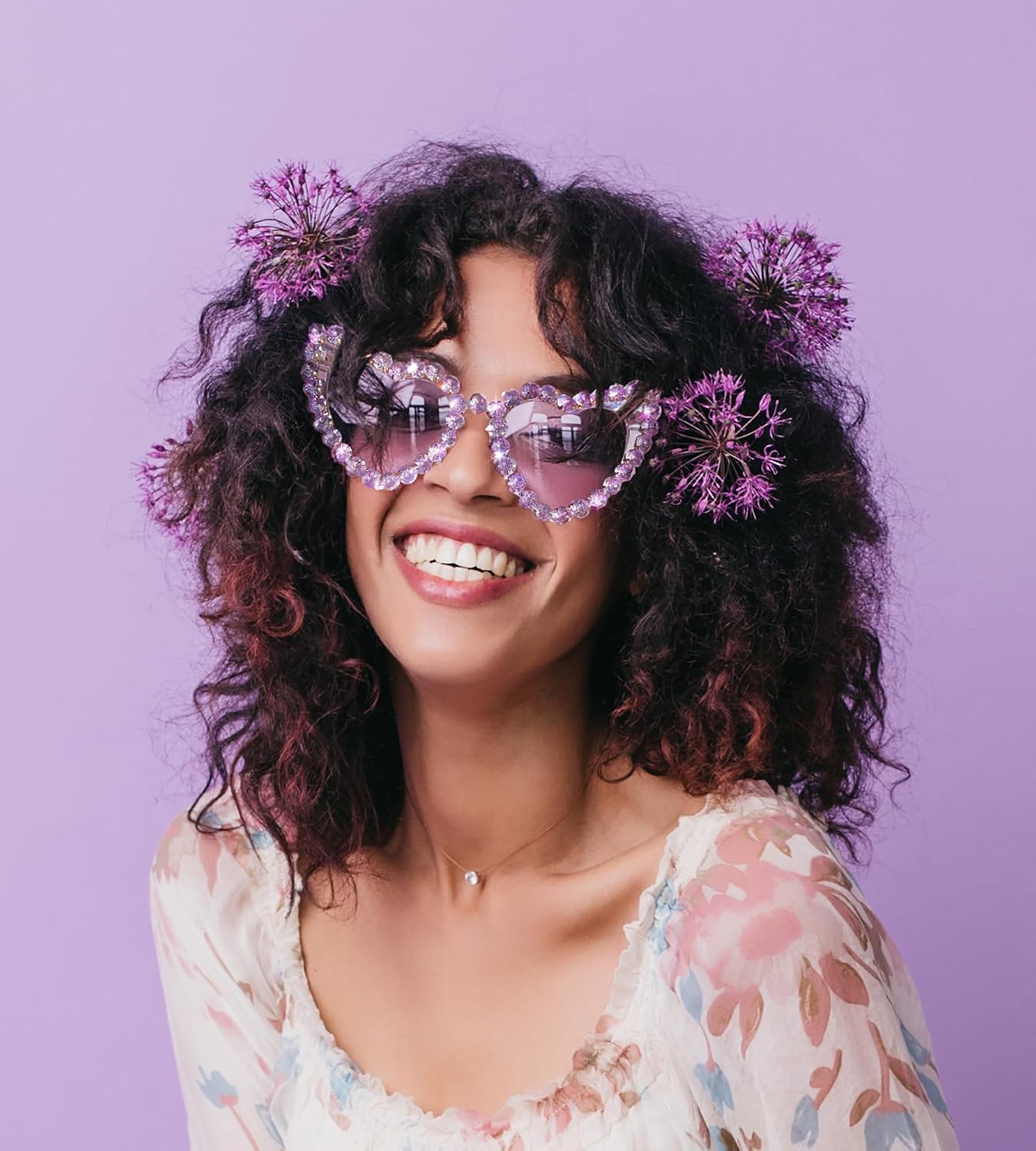 商品图片 2 | B0CDXC8YD5 | FEISEDY Heart Shaped Sunglasses for Women, Trendy Diamond Love Eyeglasses Fashion, Crystal Trim Jeweled Frame Party B2318