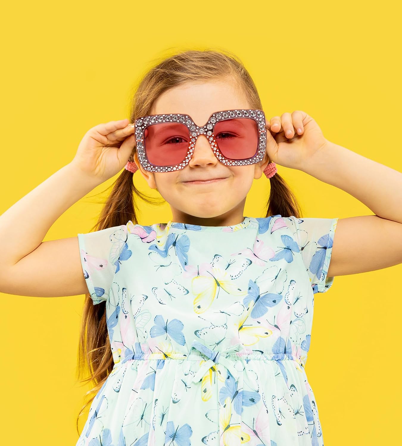 商品图片 16 | B0CFHLB4YT | FEISEDY Kids Sunglasses for Girls Oversized Square Sparkling Party Sun Glasses Lightweight Fashion Shades B0053