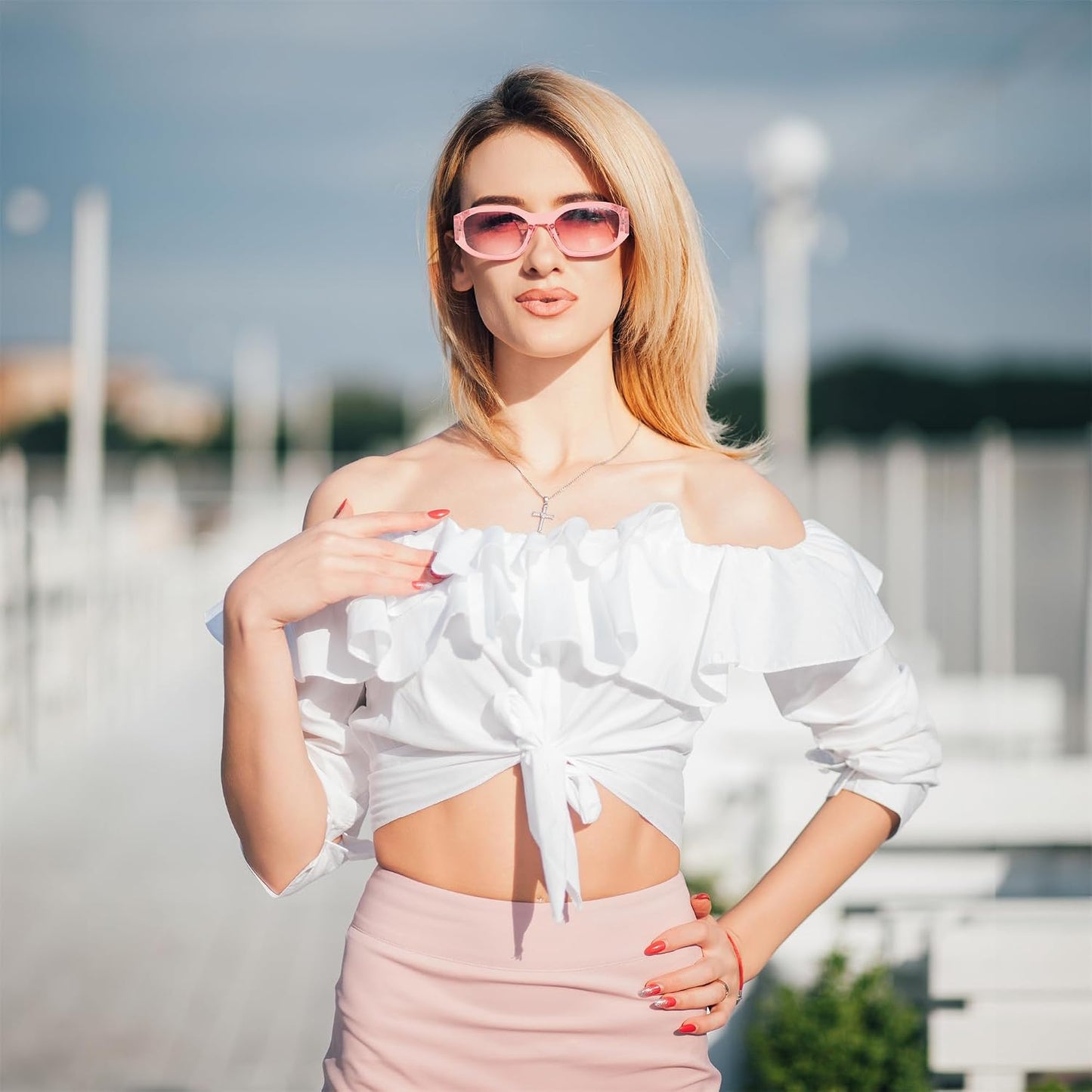 商品图片 96 | B0B5V7T75J | FEISEDY Retro Trendy Rectangle Sunglasses Women Men Narrow Shades B2322