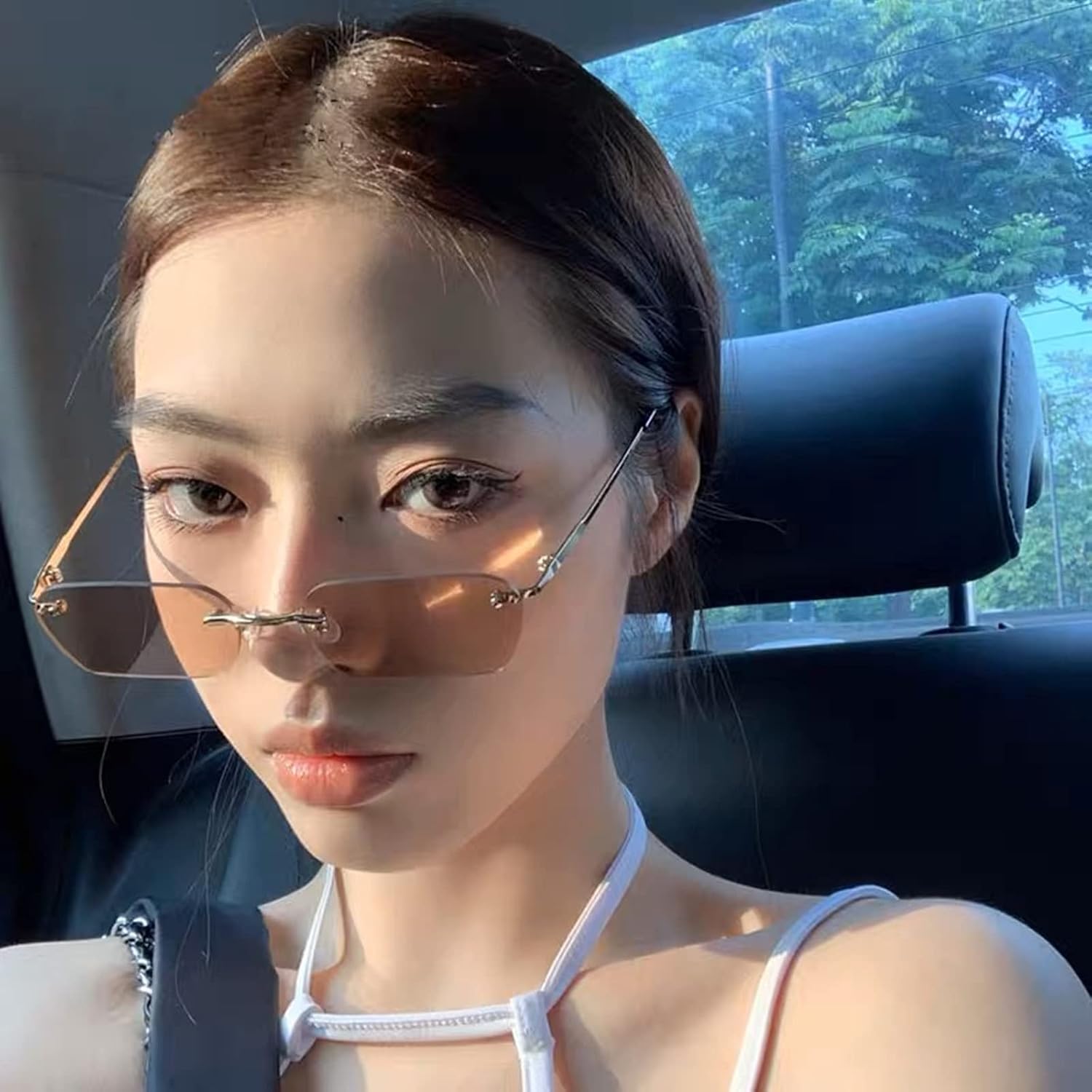 商品图片 15 | B0CY2Q4VW1 | FEISEDY Rimless Sunglasses Y2K Retro Small Narrow Rectangle Shades B2643