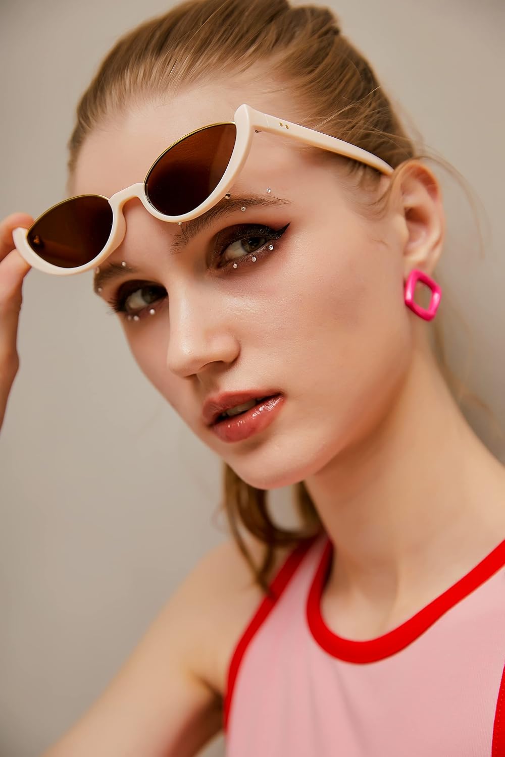 ÉÌƷͼƬ 4 | B09P86RSS8 | FEISEDY Fashion Small Cat Eye Sunglasses for Women Retro Trendy Cool Sun Glasses B2864