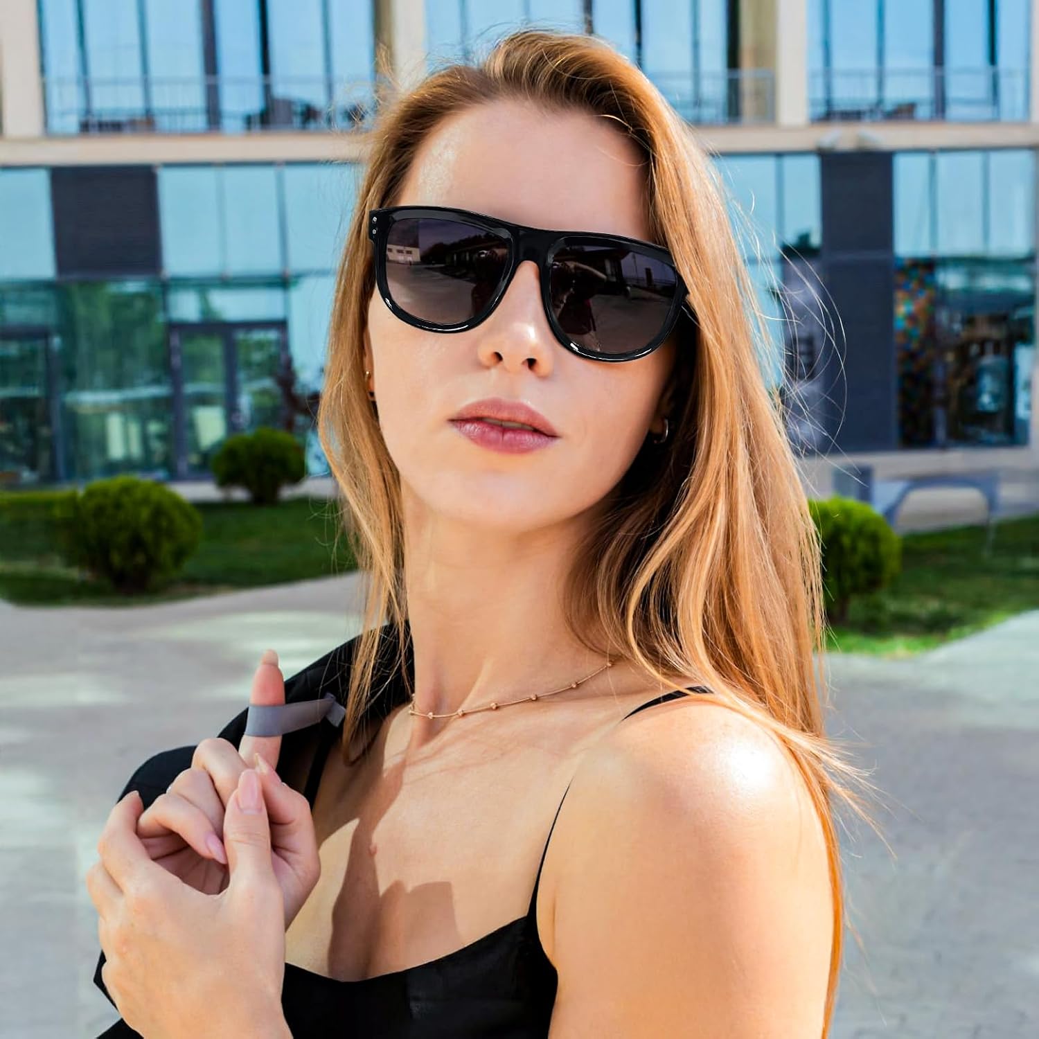 商品图片 9 | B0D8JDCTKS | FEISEDY Square Sunglasses for Women Men Unisex Curved Style Shades Designer Sun Glasses B0214