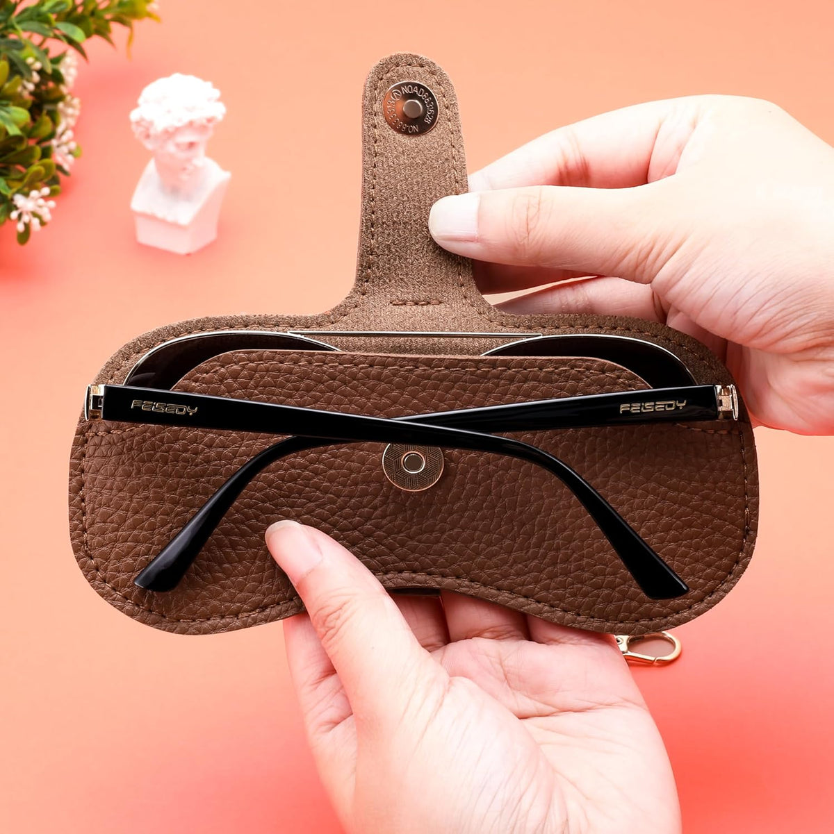 商品图片 2 | B0FGXSC9RB | FEISEDY Soft Leather Sunglass Case-Slim Portable Glasses Holder for Women