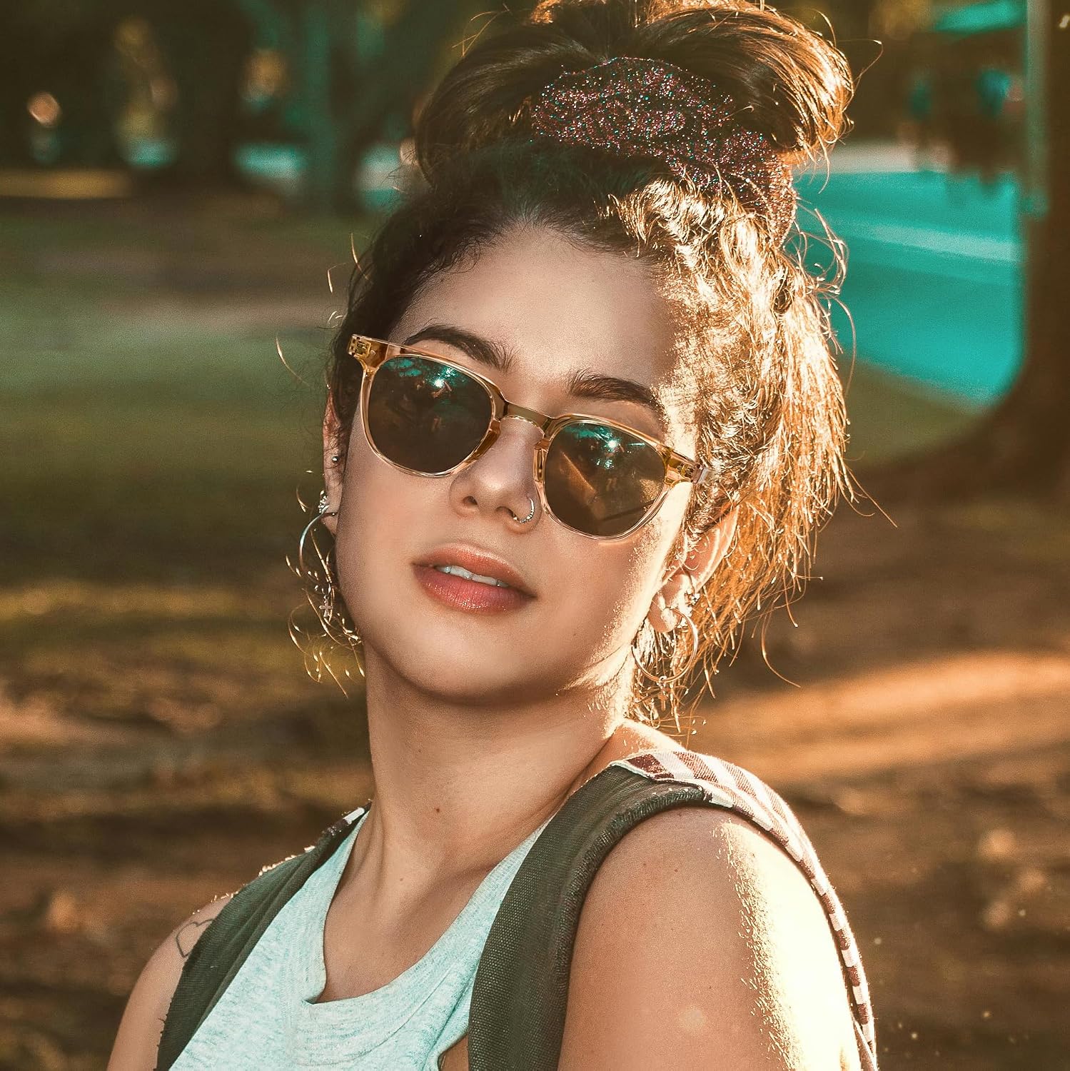 商品图片 35 | B0CCPBD9GS | FEISEDY Classic Polarized Sunglasses Retro Round Sunglasses for Women Men Trendy Shades B0002