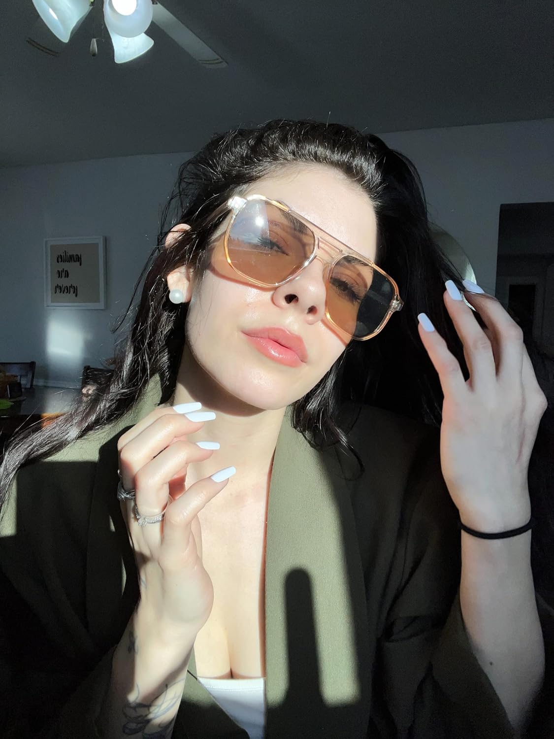 商品图片 70 | B09J8999GR | FEISEDY Retro Square Aviator Sunglasses Women Men 70s Vintage Trendy Plastic Frame Sun Glasses B2835