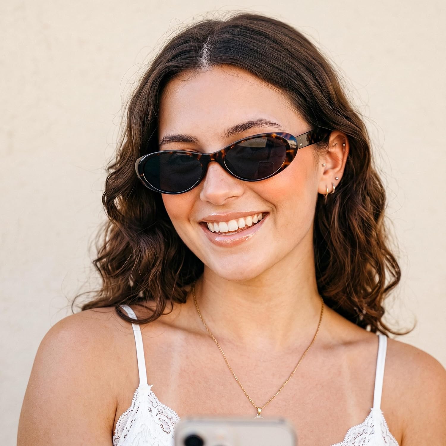 商品图片 9 | B0H6WC71MZ | FEISEDY Retro Oval Polarized Sunglasses for Women Cat Eye TR90 Shades B0460