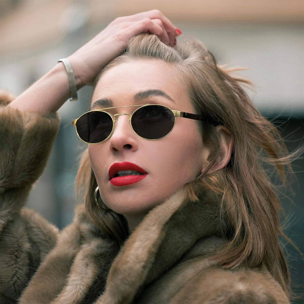 ÉÌƷͼƬ 2 | B0DRYKH1MV | FEISEDY Classic Trendy Oval Sunglasses Women Men Cute Small Shade Metal Frame Sunnies B0264
