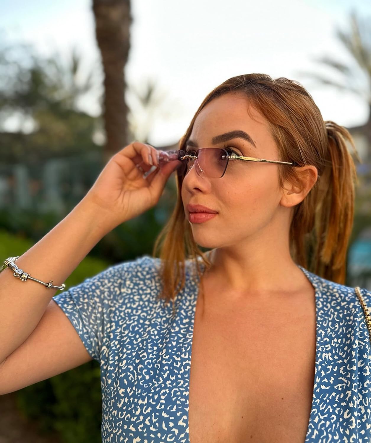 商品图片 42 | B0CY2Q4VW1 | FEISEDY Rimless Sunglasses Y2K Retro Small Narrow Rectangle Shades B2643