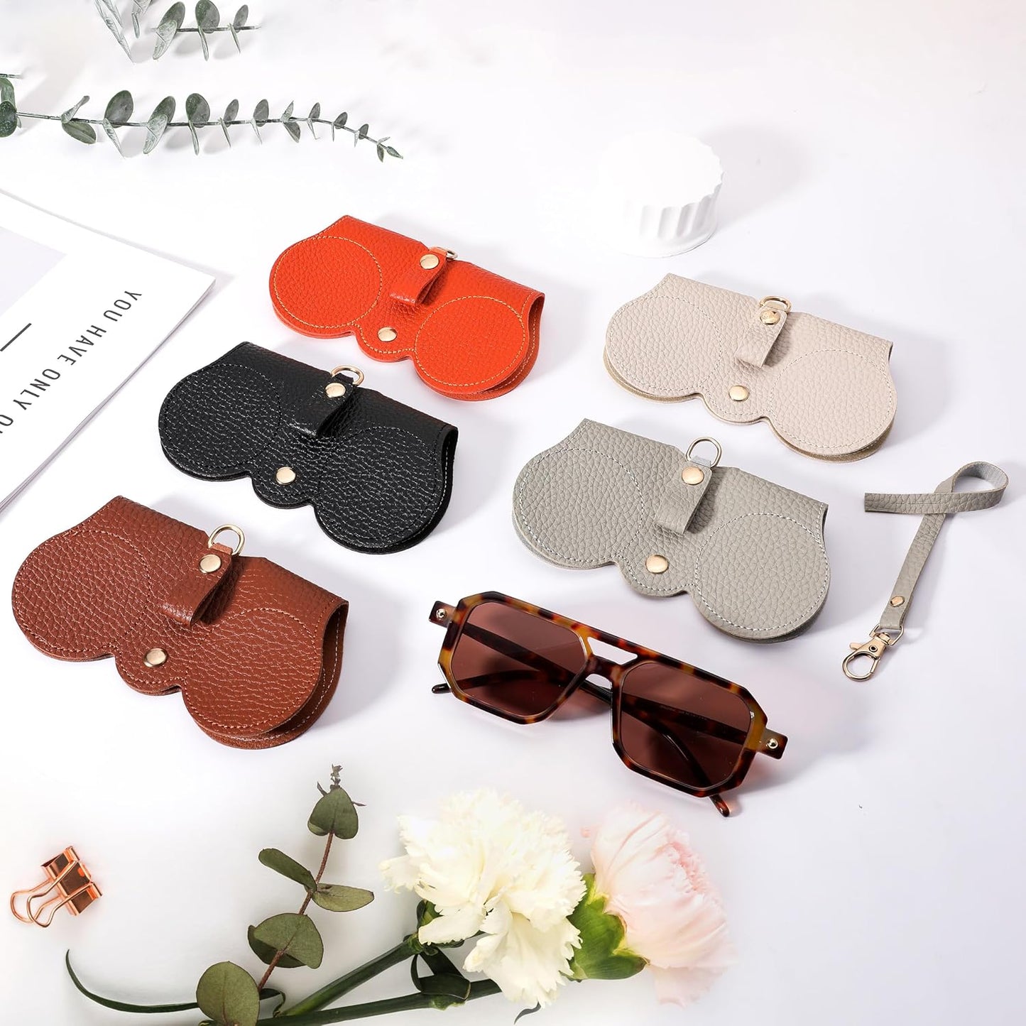 商品图片 6 | B0CFPPR4K1 | FEISEDY 2Pack Soft Leather Sunglass Bag, Portable Holder Eyeglasses Case | Lightweight Portable Design, With Button Clip Wrist Strap for Travel Daily Use B0049