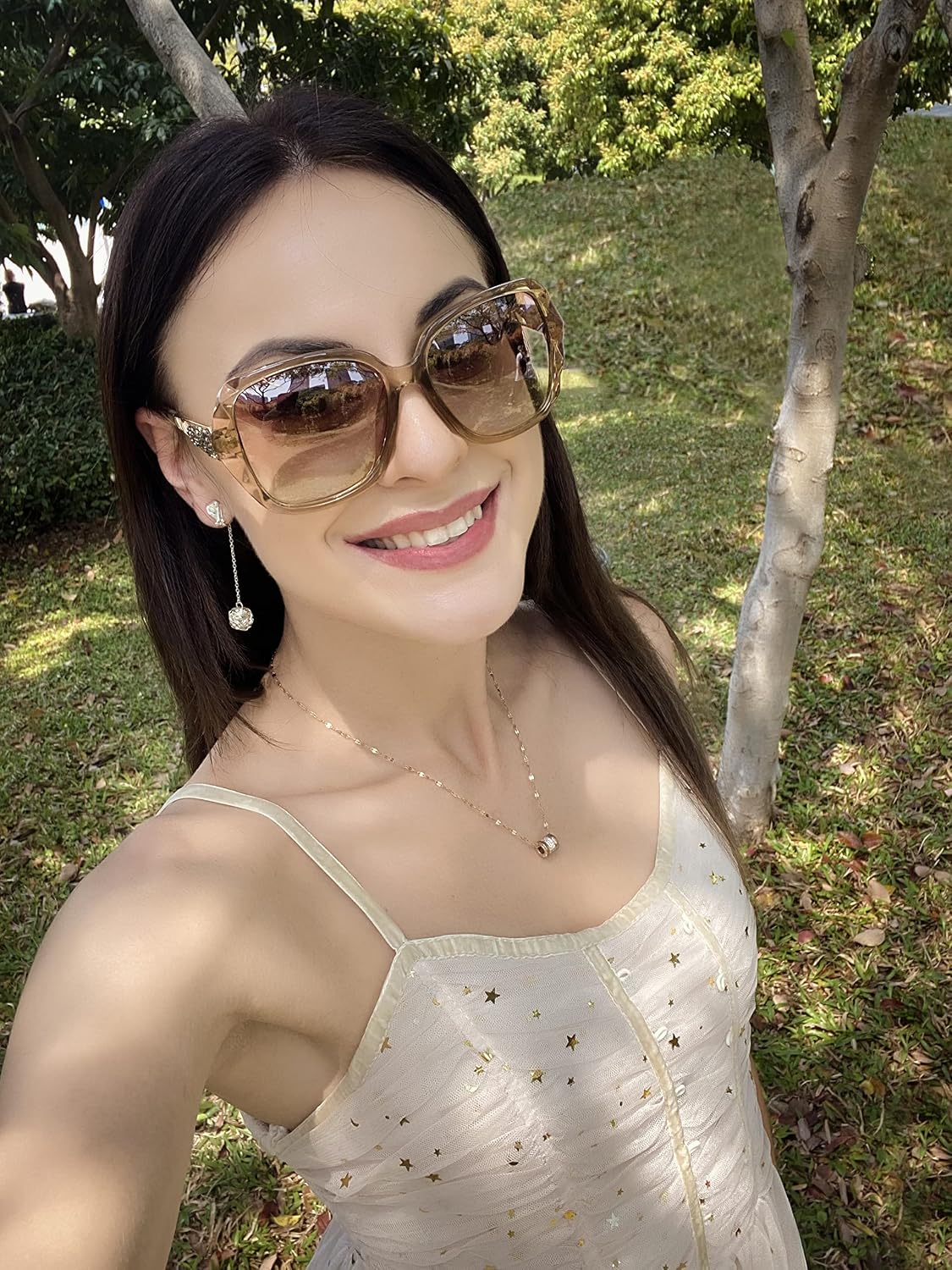 商品图片 4 | B09ZP8KJL4 | FEISEDY Women Square Reading Sunglasses Sparkling Composite Shiny Frame Sun Reader Glasses B2923