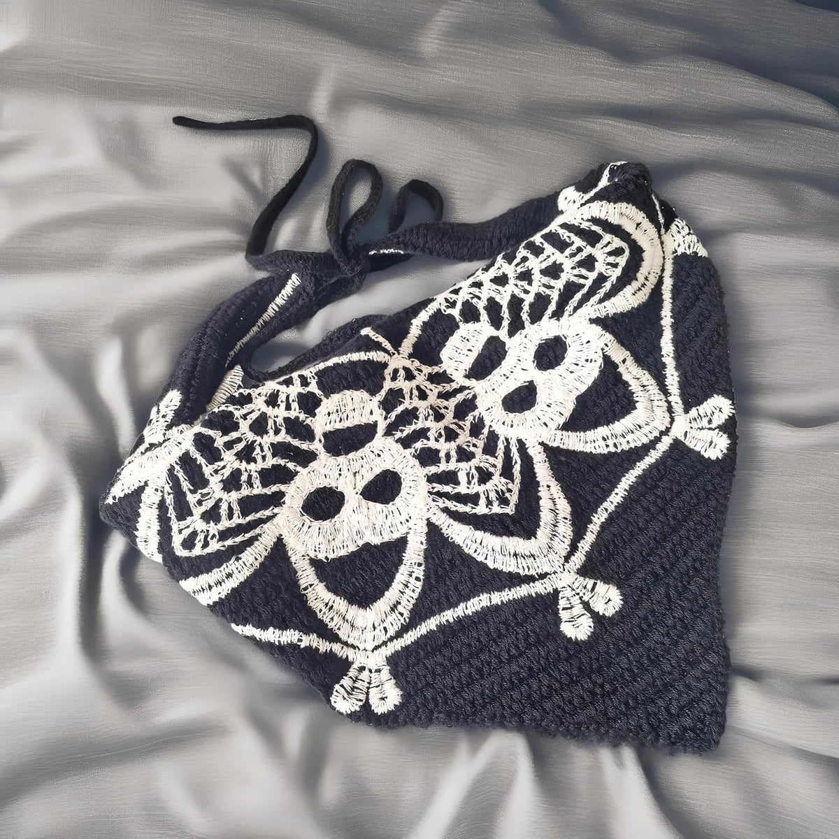 商品图片 4 | B0FP53XVZ4 | Retro Skull Headband – Halloween Hair Accessories Black Gothic Hair Band with Spiderweb & Skull Design, Soft Stretchy